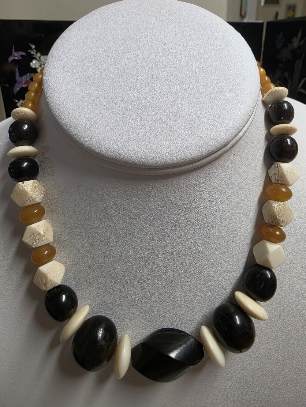 VTG Art Deco Tribal Carved Bone, Horn, UV Butterscotch Amber Choker